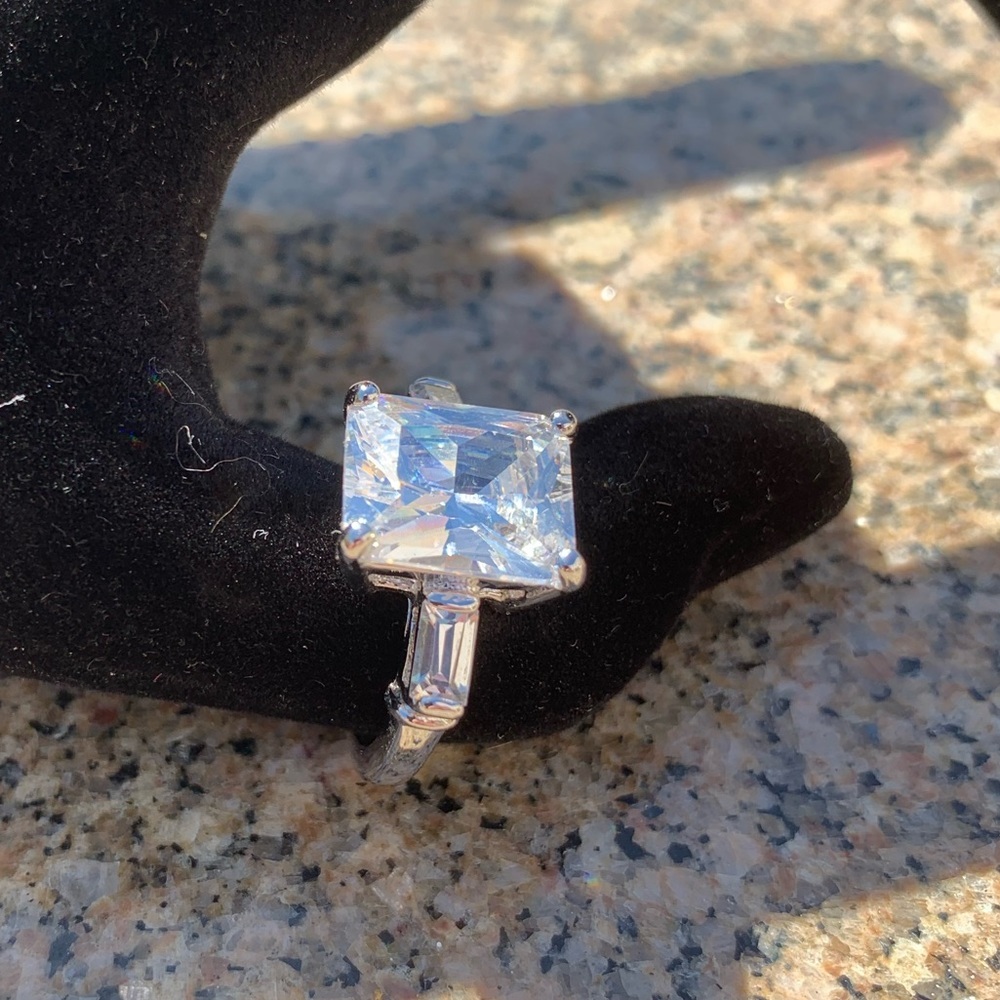 š„SUZANNE SOMERS STERLING RADIANT & BAGUETTE RING - Picture 3 of 3